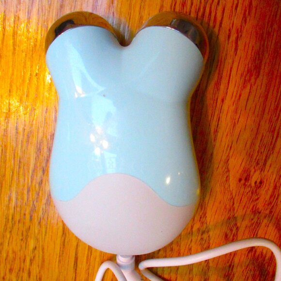 NuFACE Trinity Microcurrent Facial Toning Device - Picture 3 of 10